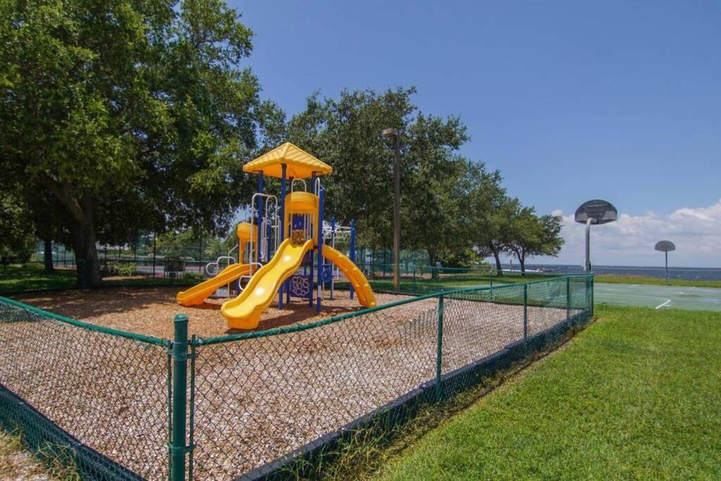 Riverview, Studio 507, Beach Steps Away!+Pool+Wifi Ruskin Exterior photo